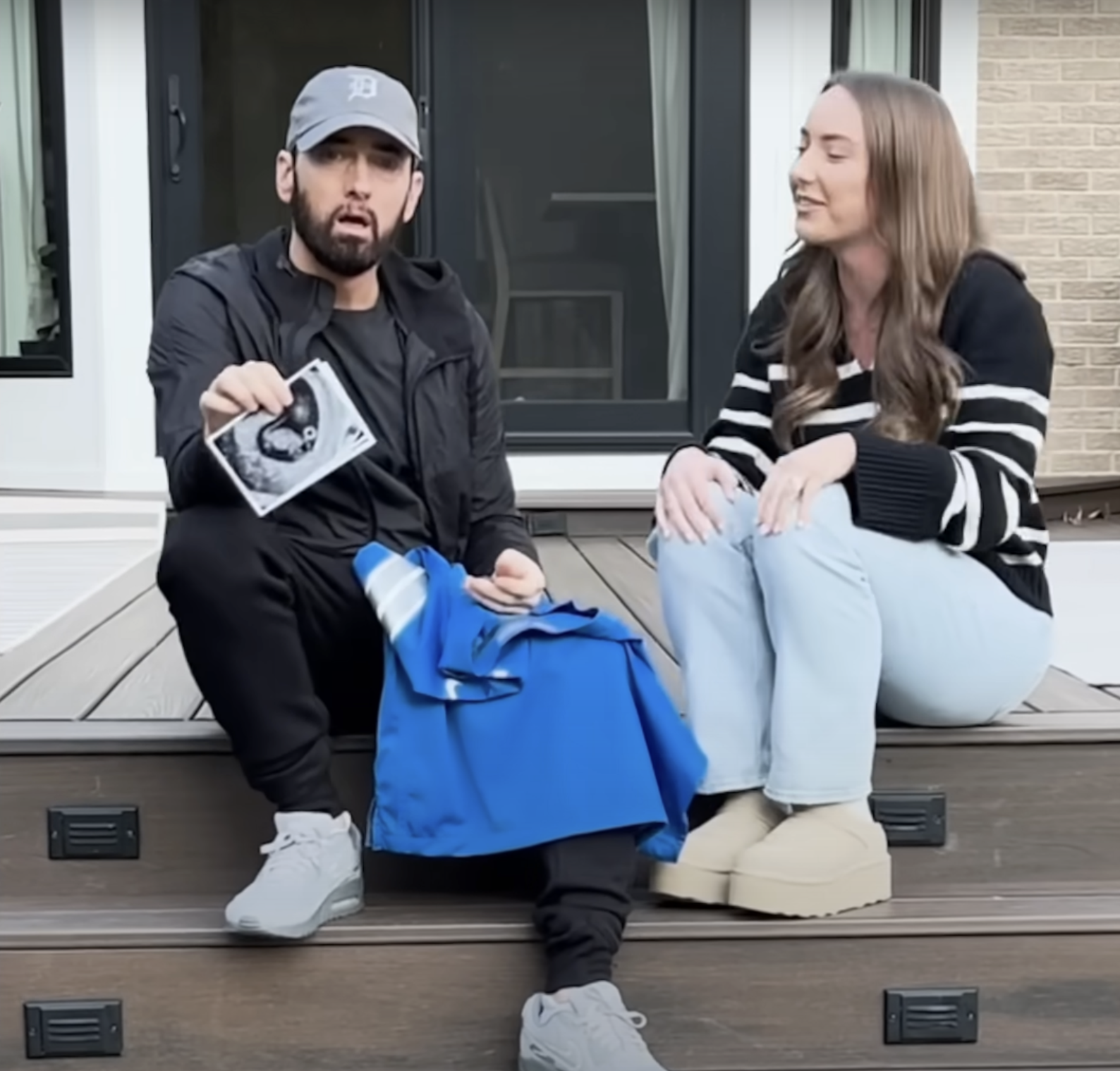 Емінем вперше стане дідусем: фани побачили репера зі сльозами на очах (відео)